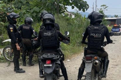 Agentes de la Policía hicieron un rastreo por diferentes recintos.