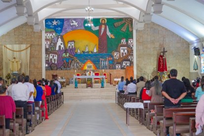 En el interior del templo, en su altar se plasmó la identidad de la población.
