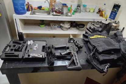 Estas armas encontraron en una de las propiedades.