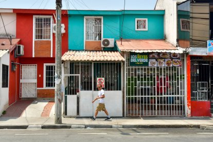 El acto criminal se produjo en los exteriores de un local comercial de venta de bolones.