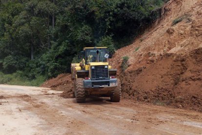 Imagen referencial. Trabajos de rehabilitación en la vía Guayaquil – Riobamba mantienen circulación controlada en varios tramos entre el 6 y 12 de abril de 2026.
