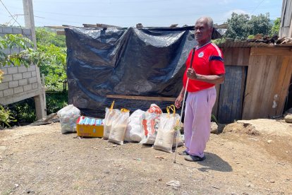 Timoteo Ortiz se sorprendió cuando llegó la ayuda hasta su casa en la Reinaldo Quiñónez.