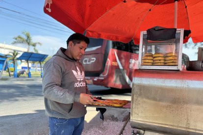 John está encargado del horno, que debe estar encendido todo el día durante los feriados por la demanda.
