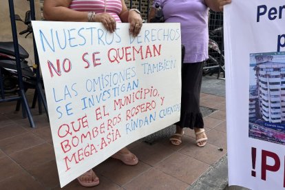 Los damnificados asistieron con carteles y pancartas para exigir justicia.