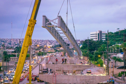La obra del paso elevado registra un avance del 30%.