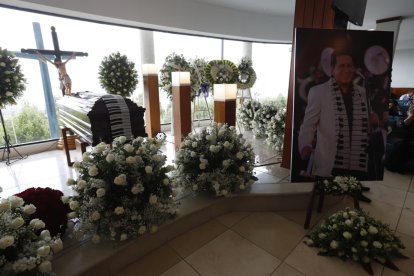 El velorio se lleva a cabo de forma privada, aunque si está abierto al público.