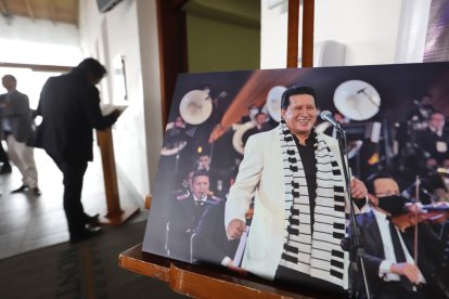 Familiares y amigos llegaron para despedirlo este martes 7 de abril.