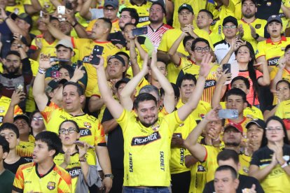 La hinchada de Barcelona SC le mete fe para el partido ante Boca Juniors.