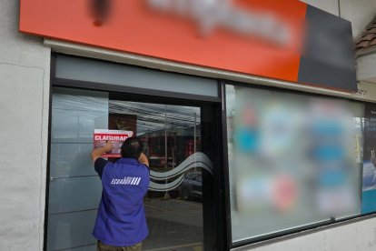 Funcionarios de la ACESS clausuraron provisionalmente la sede de Cumbayá.