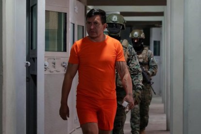 El alcalde procesado por peculado aparece bajo custodia en la cárcel de máxima seguridad.