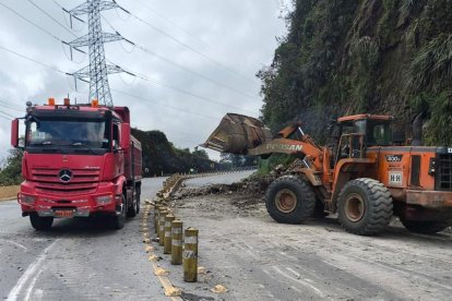 Trabajos de mantenimiento en una importante vía interprovincial del país obligan a un cierre temporal del tránsito vehicular.