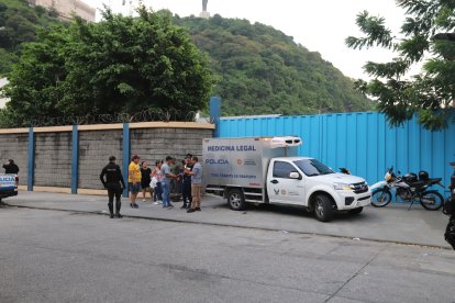 El menor de edad fue trasladado en el vehículo de Medicina Legal para los procedimientos correspondientes.