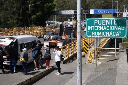 La crisis política se traslada al comercio y pone en riesgo la integración andina y miles de empleos.