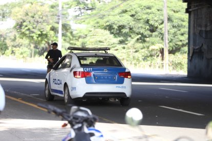 Agentes de la Policía se encuentran en el lugar del ataque.
