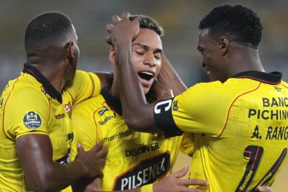 Jandry Gómez (c) anotó el prime gol de Barcelona SC en el duelo ante Leones FC.