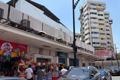 Propietarios piden la apertura de avenida Eloy Alfaro para reactivar sus ventas.
