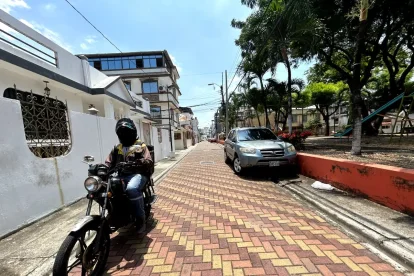 En varios sectores de Guayaquil no hubo suministro eléctrico por más de 10 horas entre el 12 y 13 de abril del 2026.