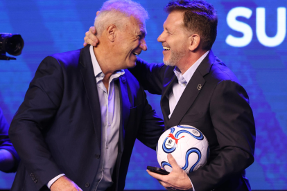 Nery Pumpido (izq.), leyenda del fútbol sudamericano. Habló de Ecuador de cara al Mundial 2026.