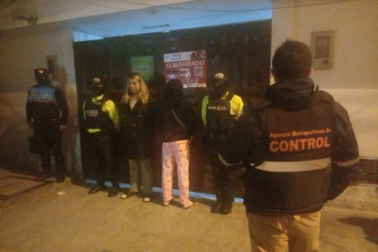 La administradora del establecimiento fue detenida por la Policía Nacional.