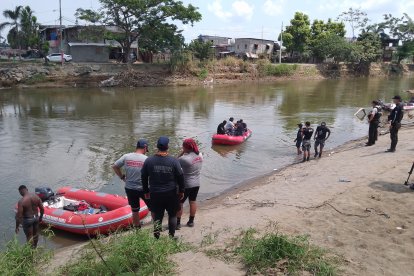 Después de varias horas de búsqueda encontraron el cadáver en el río Vinces.