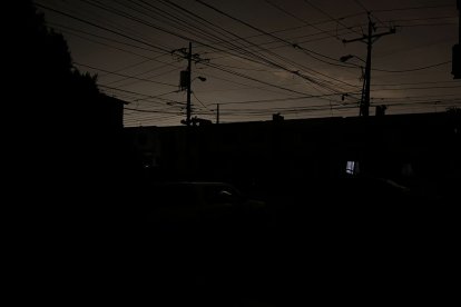 Ciudadelas enteras quedaron sin luz en medio del intenso calor en el Guayas.