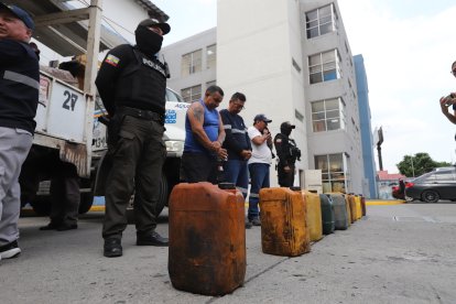 La volqueta de Obras Públicas del Municipio de Guayaquil fue interceptada en las calles 42 y la P.