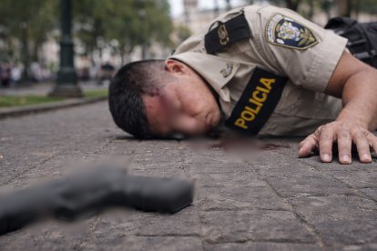 El uniformado habría perdido el conocimiento cuando lo atacaron.
