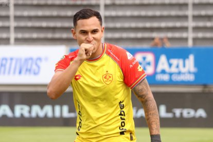 Aucas recortó distancia con el líder de la LigaPro 2026.