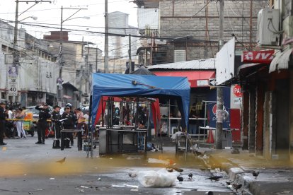 La Policía llegó al lugar para resguardar el perímetro e iniciar las investigaciones. Moradores y familiares de las víctimas permanecían alarmados.