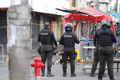 La Policía llegó al lugar para resguardar el perímetro e iniciar las investigaciones.