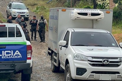 Cuerpo sin identificar fue hallado en una calle de tierra del bloque 5 de la cooperativa Balerio Estacio, en el noroeste de Guayaquil, durante la mañana del domingo.