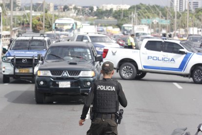 El cuerpo de la ciudadana quedó en el interior de su vehículo.
