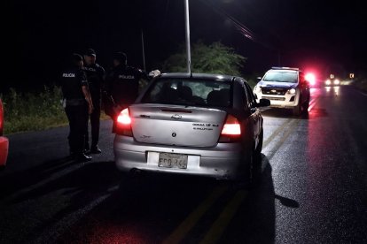 El crimen del policía Julián Aveiga se registró en la vía San Vicente - Chone.