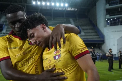 Joao Rojas (d) ha sufrido constantes lesiones desde que llegó a Barcelona SC.