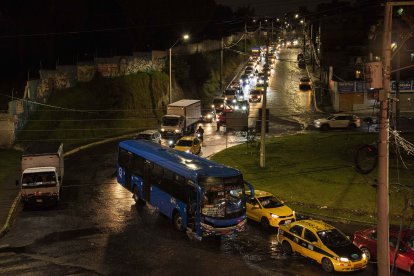 Recorrer poco más de un kilómetro, desde la Occidental hacia el redondel de la Rumihurco, toma hasta 30 minutos.