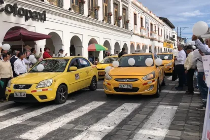 La marcha recorrió las principales calles de Latacunga y se concentraron en la Gobernación.
