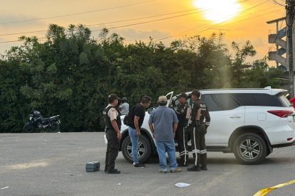 Los disparos fueron dirigidos al conductor del vehículo.