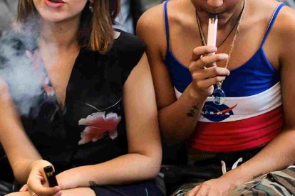 Sabores y vapor no son inofensivos: estudios alertan sobre químicos peligrosos en cigarrillos electrónicos sin nicotina.
