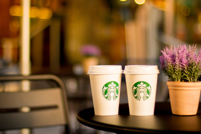 Starbucks abrirá su primer local en Guayaquil dentro de Mall del Sol, en el segundo piso del centro comercial, con inauguración prevista para 2026.