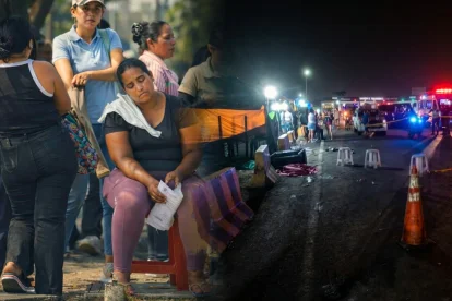 La madre de la niña (de espaldas) y la abuela (sentada en una silla) permanecían consternadas tras 

el trágico hecho.