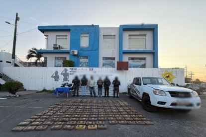Los sujetos se movilizaban en una camioneta acondicionada para el tráfico de sustancias.