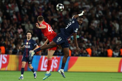 Willian Pacho fue el defensa más destacado de PSG ante Bayern Múnich.