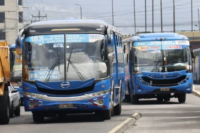 El debate sobre la tarifa del transporte en Quito continúa: ciudadanos exigen un servicio más eficiente y digno antes de aceptar cualquier incremento en el costo del pasaje.