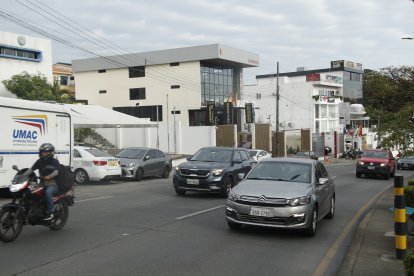El incidente ocurrió en una calle transitada en el norte de Guayaquil.