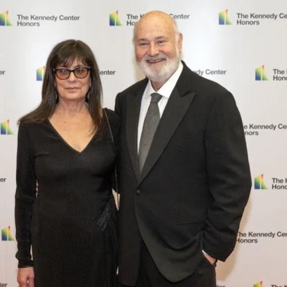 El reconocido director Rob Reiner junto a su esposa Michele Singer, quien también colaboró en varios de sus proyectos