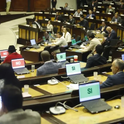 La Asamblea Nacional de Ecuador escucha a Mario Godoy tras acusaciones en su contra.