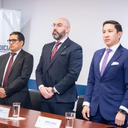 Henry Gaibor (d) es indagado en una investigación previa por las presuntas presiones a jueces