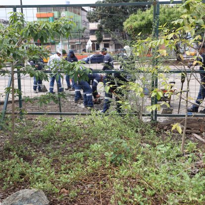 EXTRA denunció que personas sin hogar ingresaban al BUN por debajo de la reja. Esto ya fue corregido.