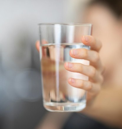 No tomar suficiente agua a lo largo del día puede afectar la concentración y el rendimiento en el trabajo