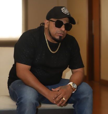 Luisa Espinoza y Oveja Negra